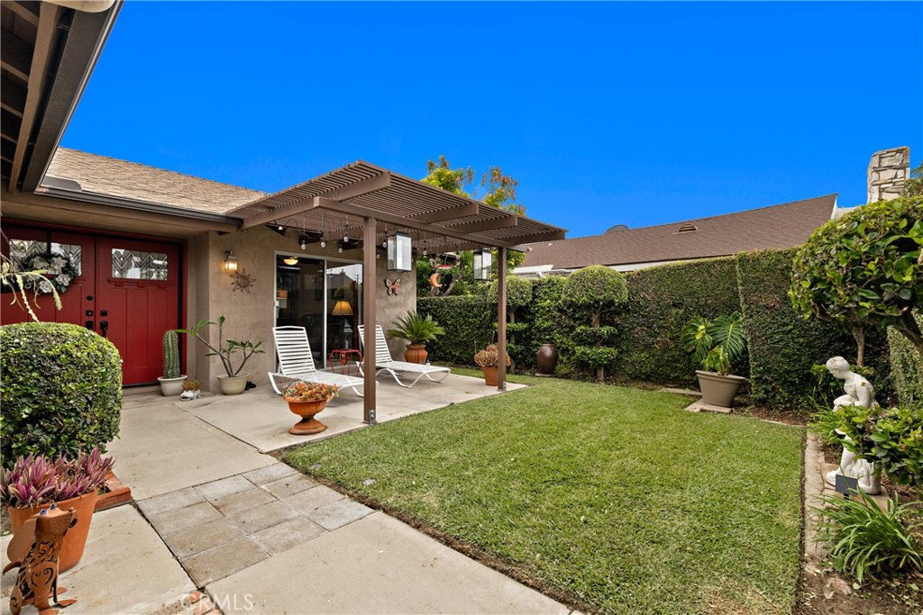 1724 N Oakwood Avenue Property Photo 1