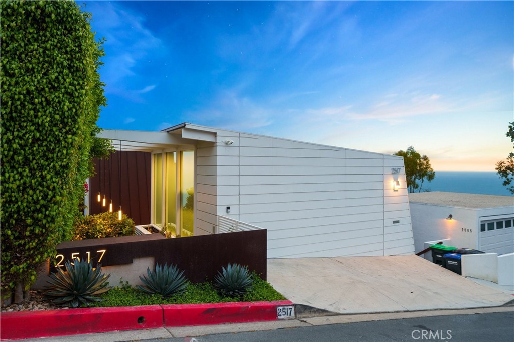 2517 Iris Way