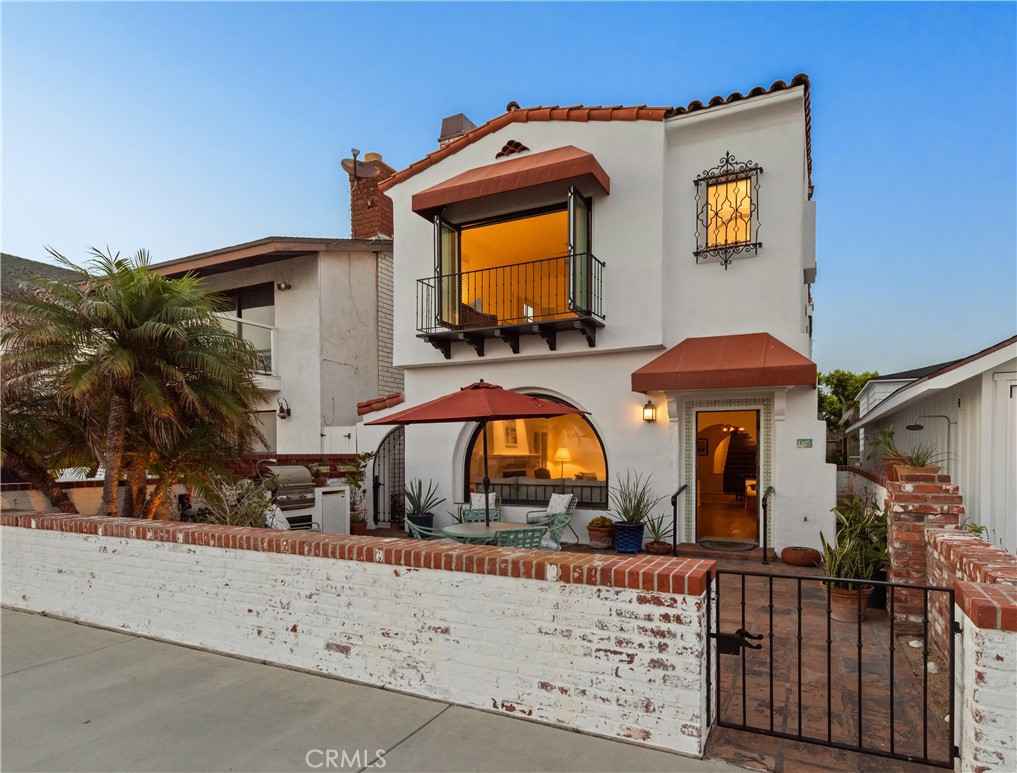 1305 E Balboa Boulevard Property Photo 1