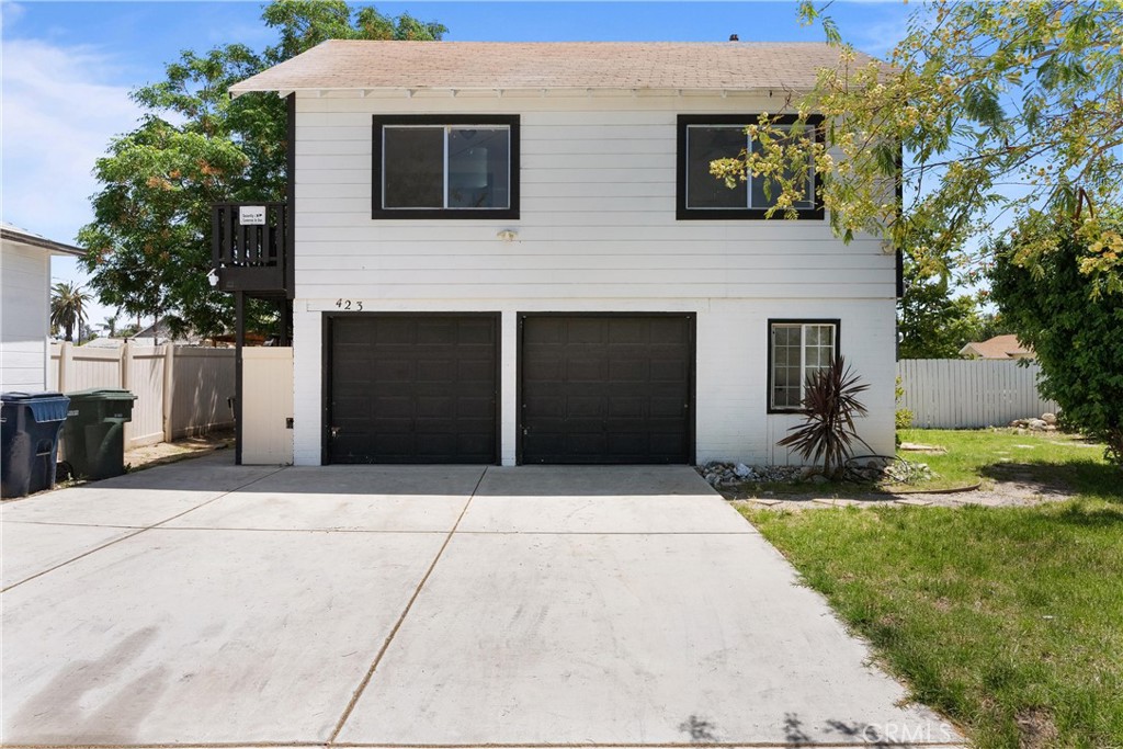 423 Sun Avenue W Property Photo 1