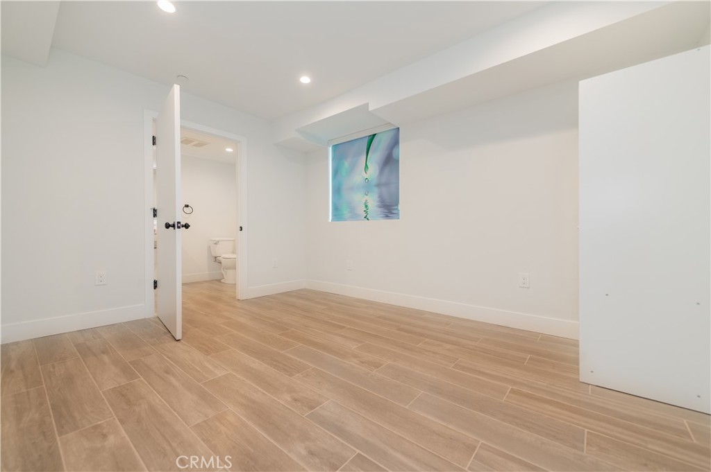 5654 La Mirada Avenue Property Photo 5