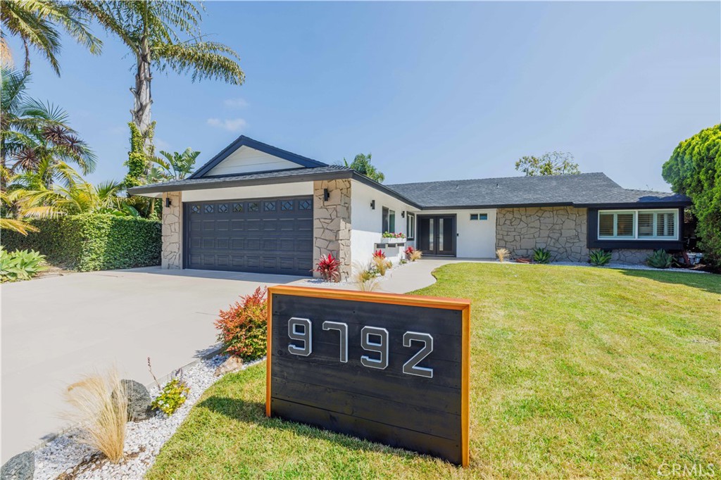 9792 La Arena Circle Property Photo 1