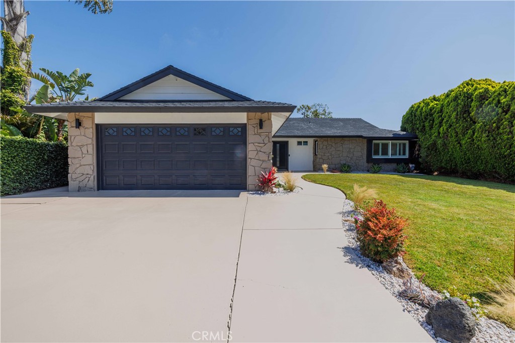 9792 La Arena Circle Property Photo 3