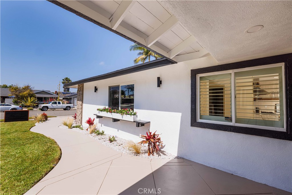 9792 La Arena Circle Property Photo 5