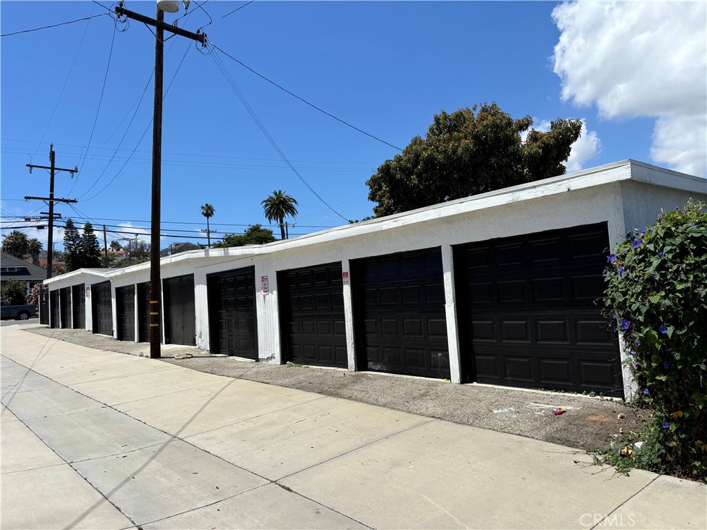 977 W 2nd Street Property Photo 5