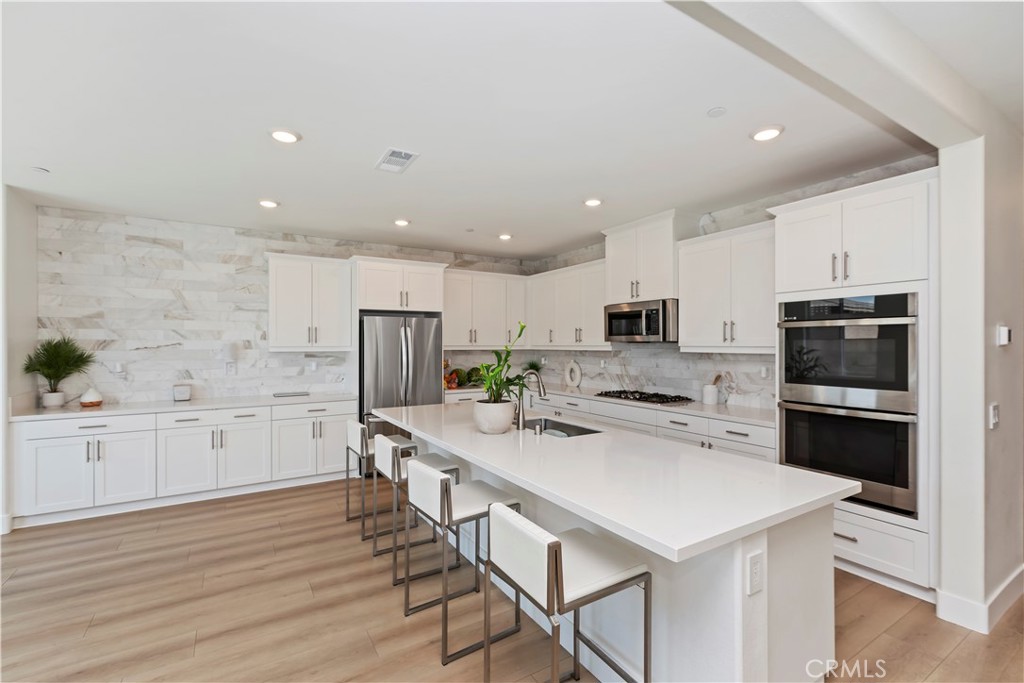 16707 Island Oak Street Property Photo 2