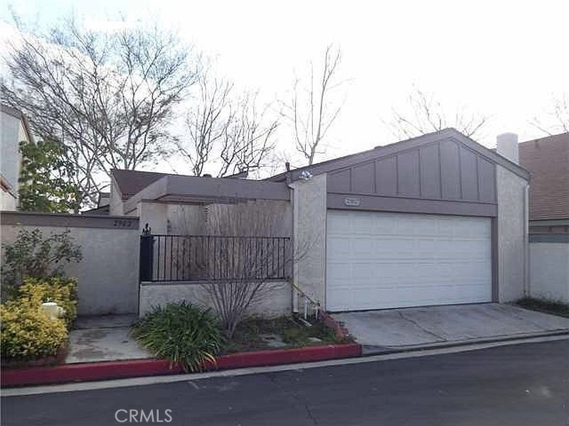 2902 Parkwood Court Property Photo 1