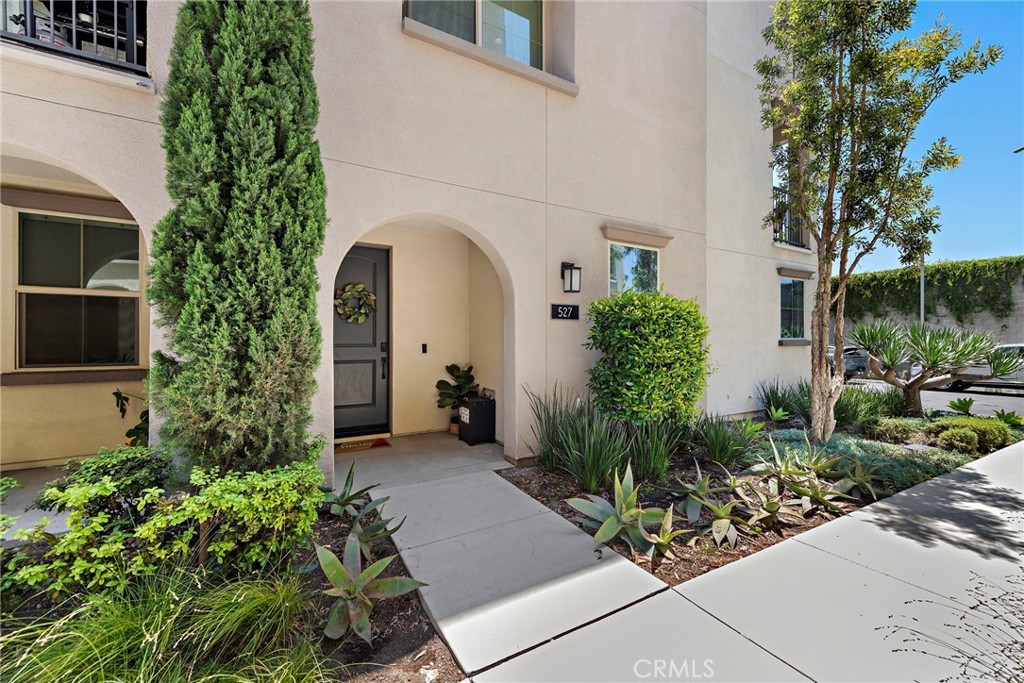 527 S Motif Street Property Photo 2