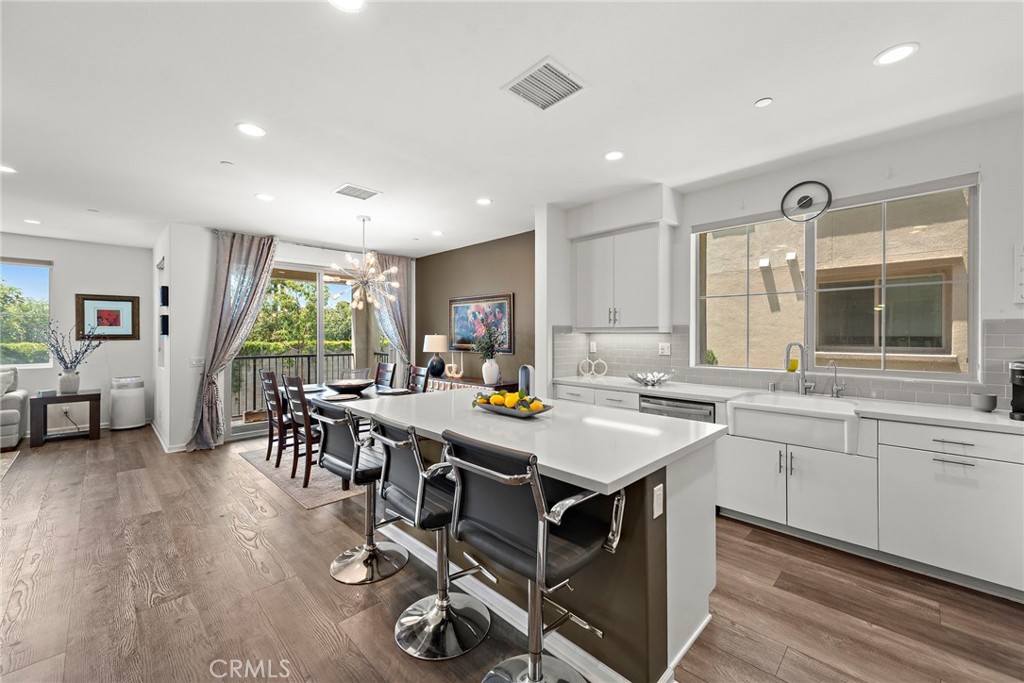 527 S Motif Street Property Photo 7