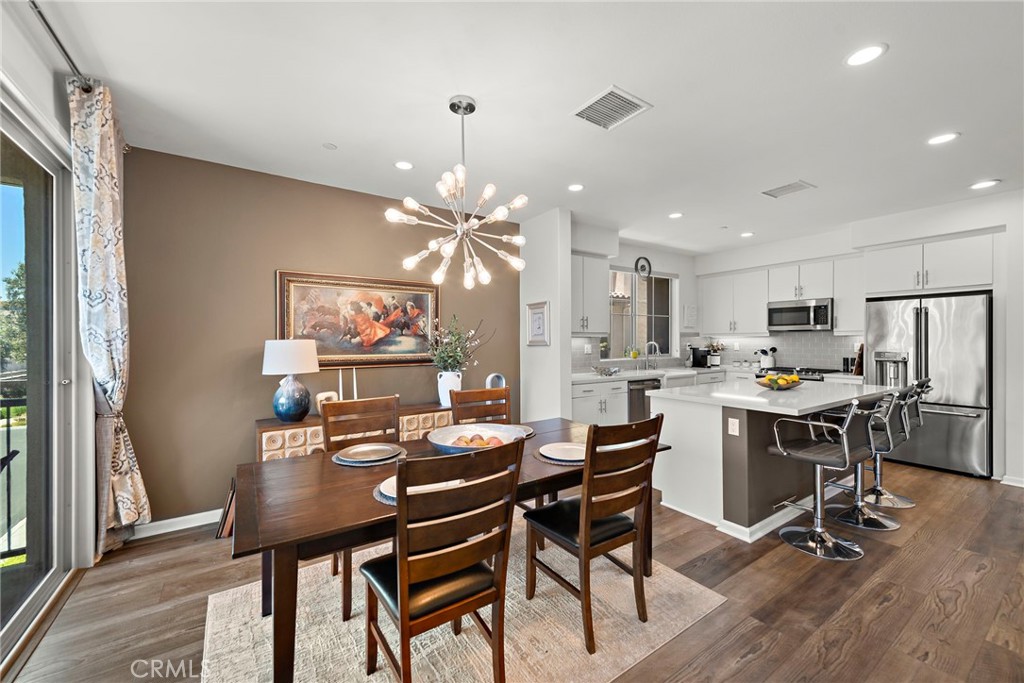 527 S Motif Street Property Photo 10
