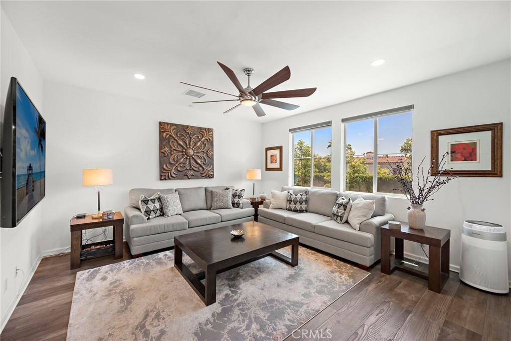 527 S Motif Street Property Photo 11