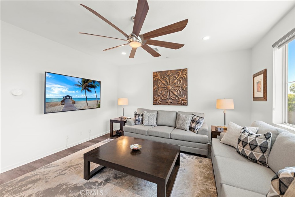 527 S Motif Street Property Photo 12