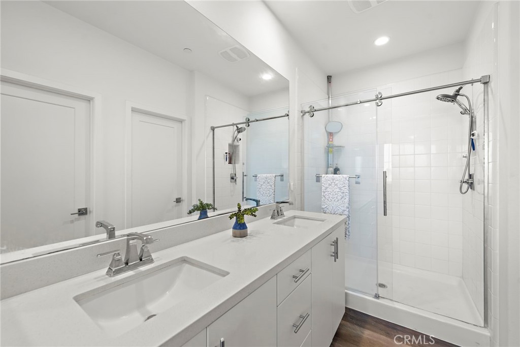 527 S Motif Street Property Photo 17