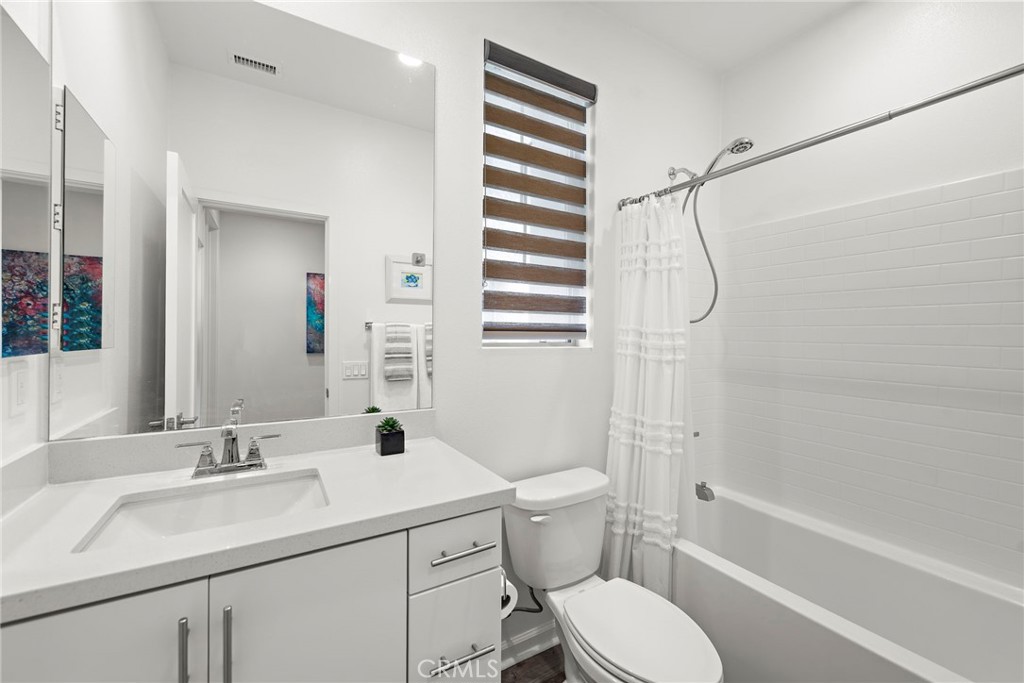 527 S Motif Street Property Photo 20