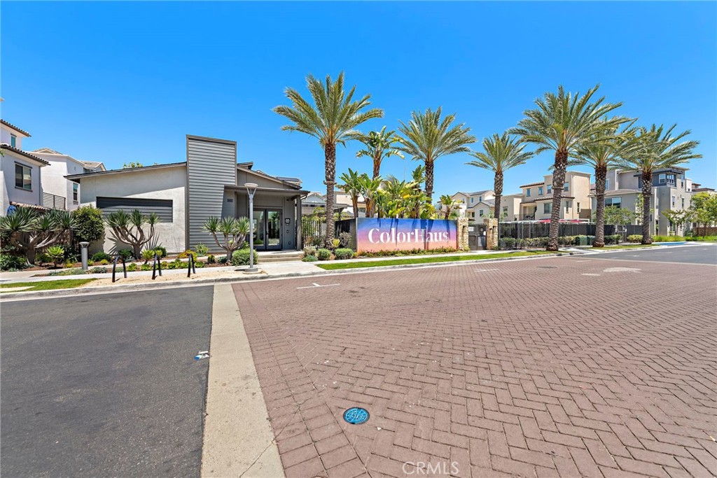 527 S Motif Street Property Photo 24