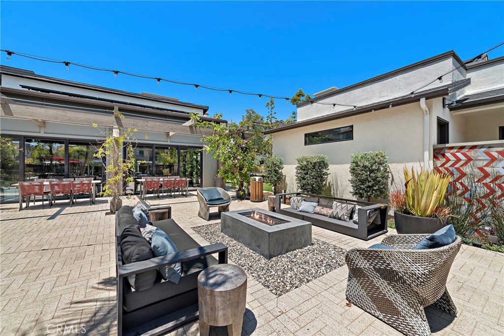 527 S Motif Street Property Photo 25