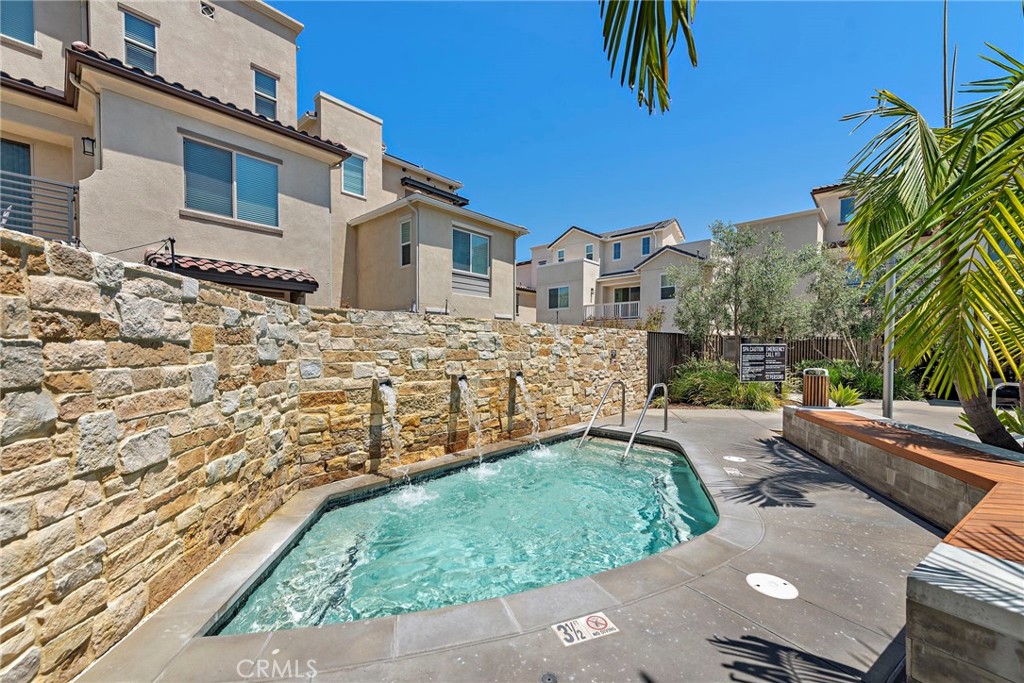 527 S Motif Street Property Photo 30