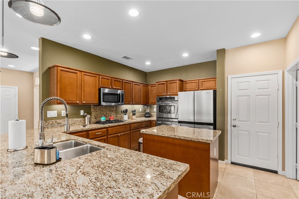 81880 Golden Star Way Property Photo 9