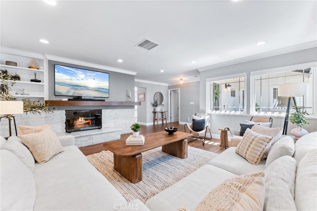 1915 Mariners Drive Property Photo 1