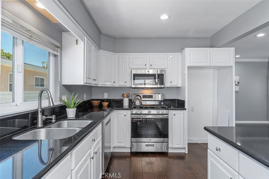 5337 Canehill Avenue Property Photo 11