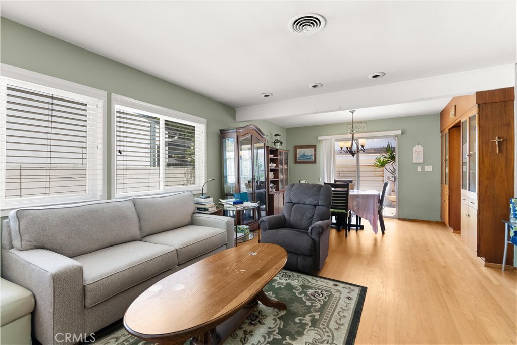 308 Flower Street Property Photo 4