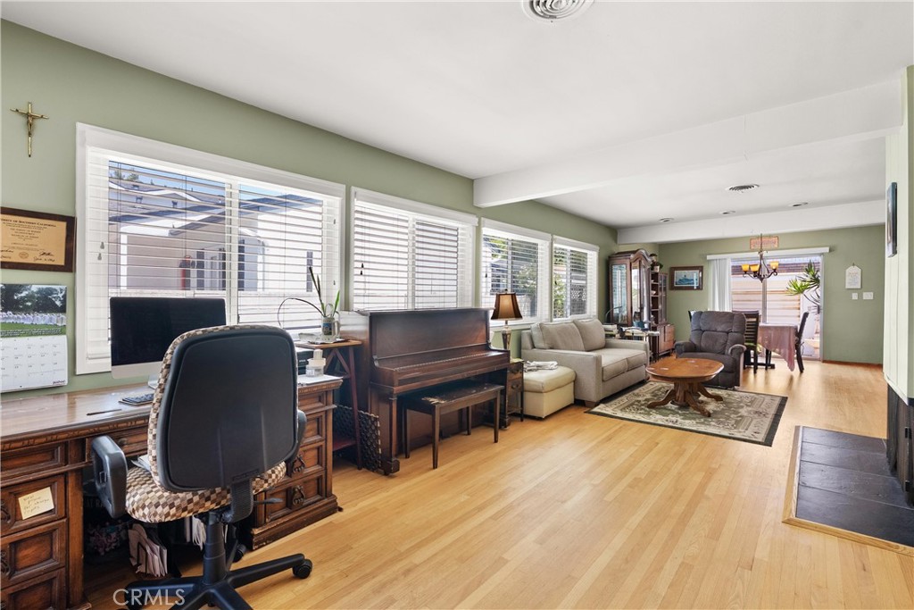 308 Flower Street Property Photo 5