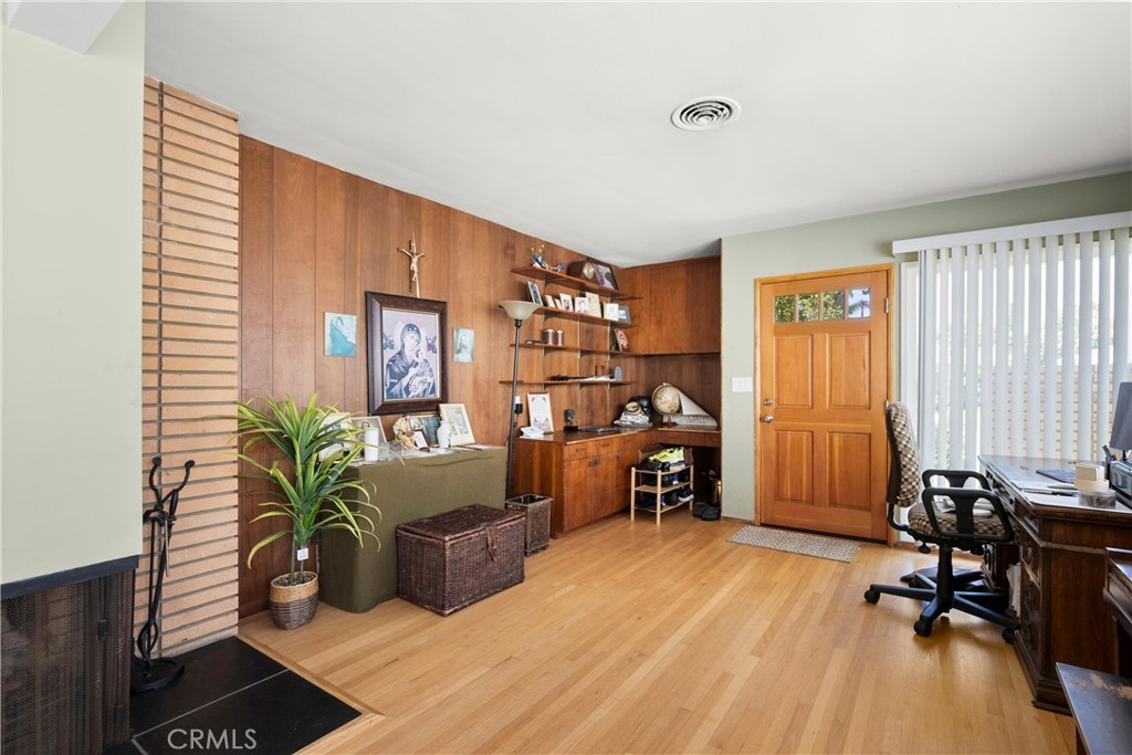 308 Flower Street Property Photo 6