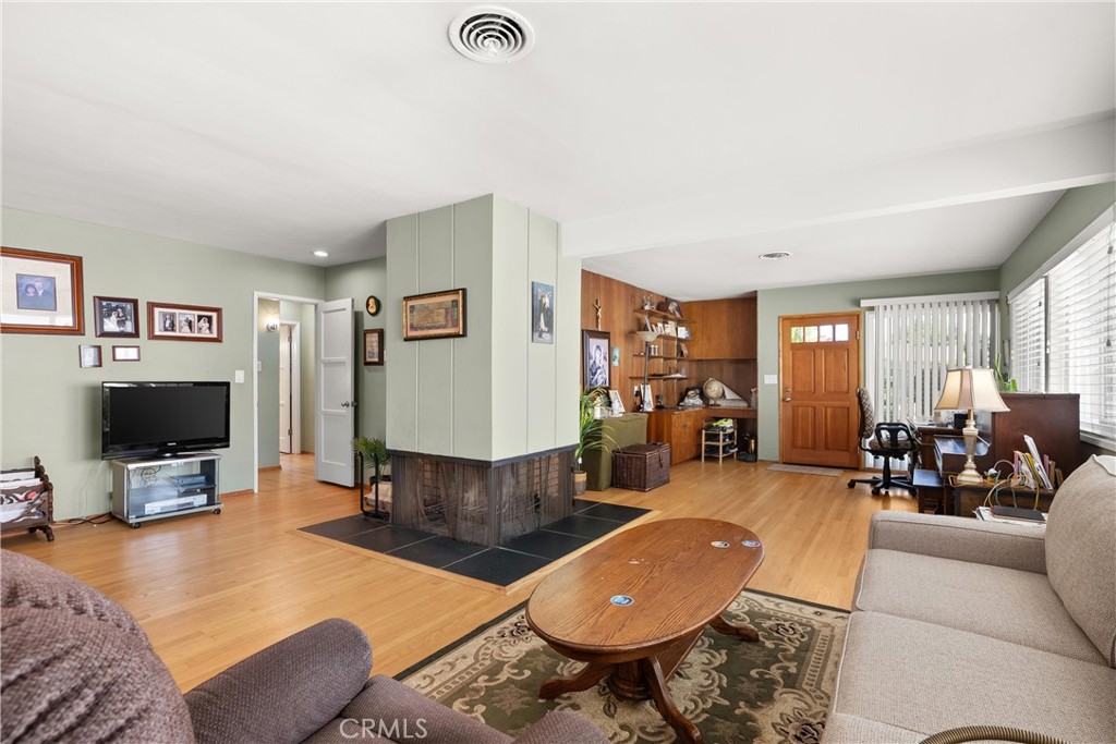 308 Flower Street Property Photo 7