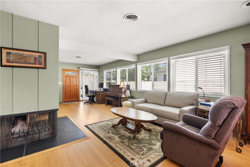 308 Flower Street Property Photo 8