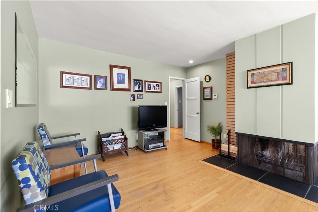 308 Flower Street Property Photo 10