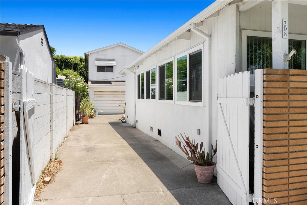 308 Flower Street Property Photo 20