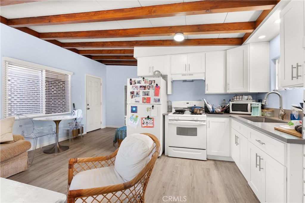 308 Flower Street Property Photo 29