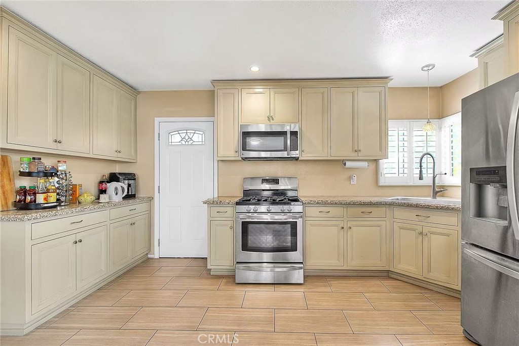 6442 Raymond Avenue Property Photo 3