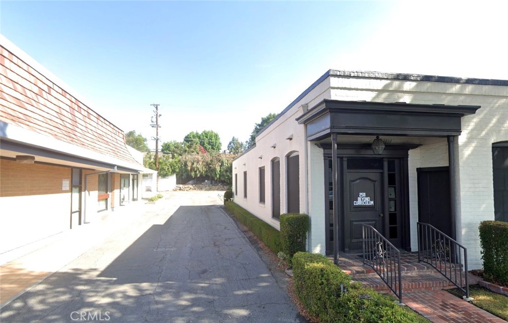 2511 Huntington Drive Property Photo 2