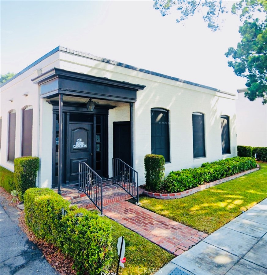 2511 Huntington Drive Property Photo 3