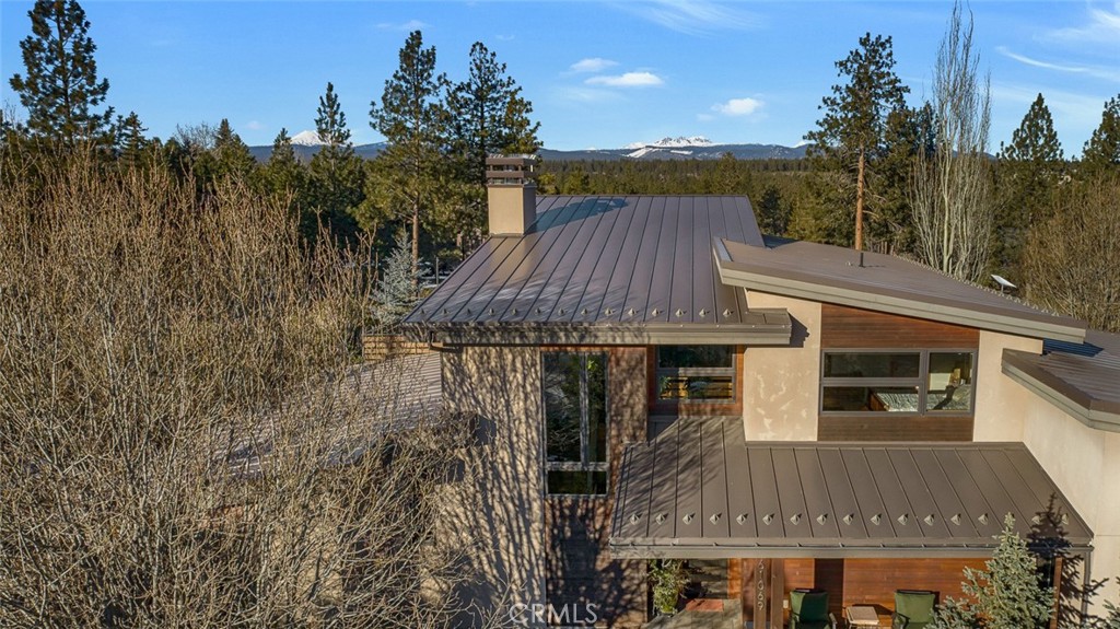 61069 Bachelor View Road Property Photo 1