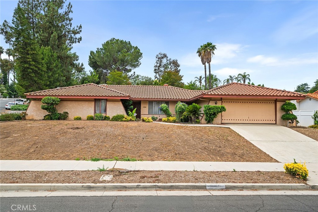 1500 Country Club Drive Property Photo 1