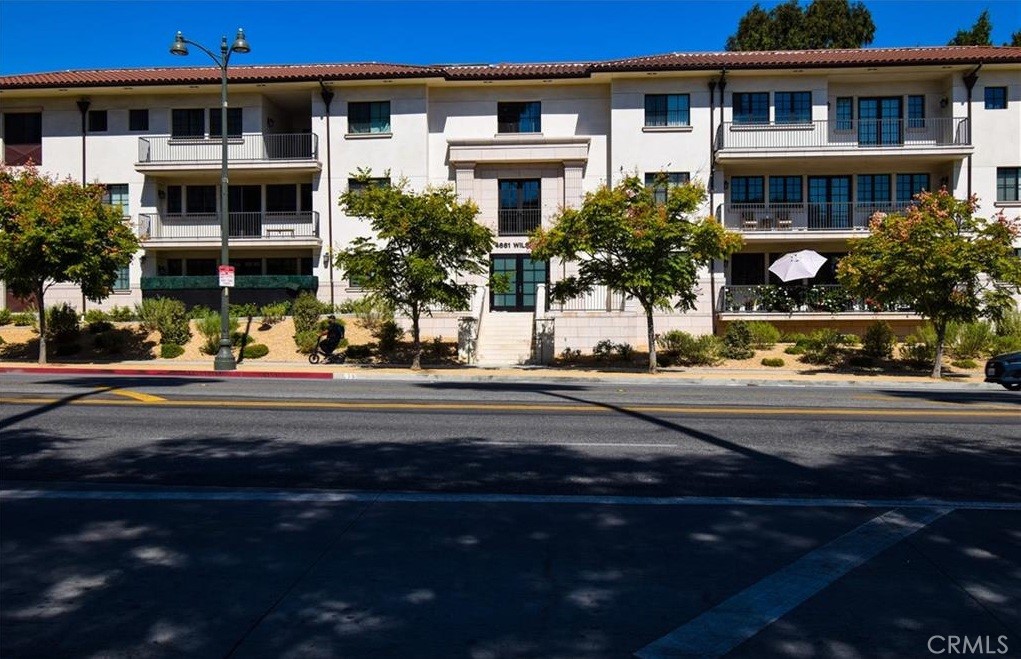4661 Wilshire Boulevard 102