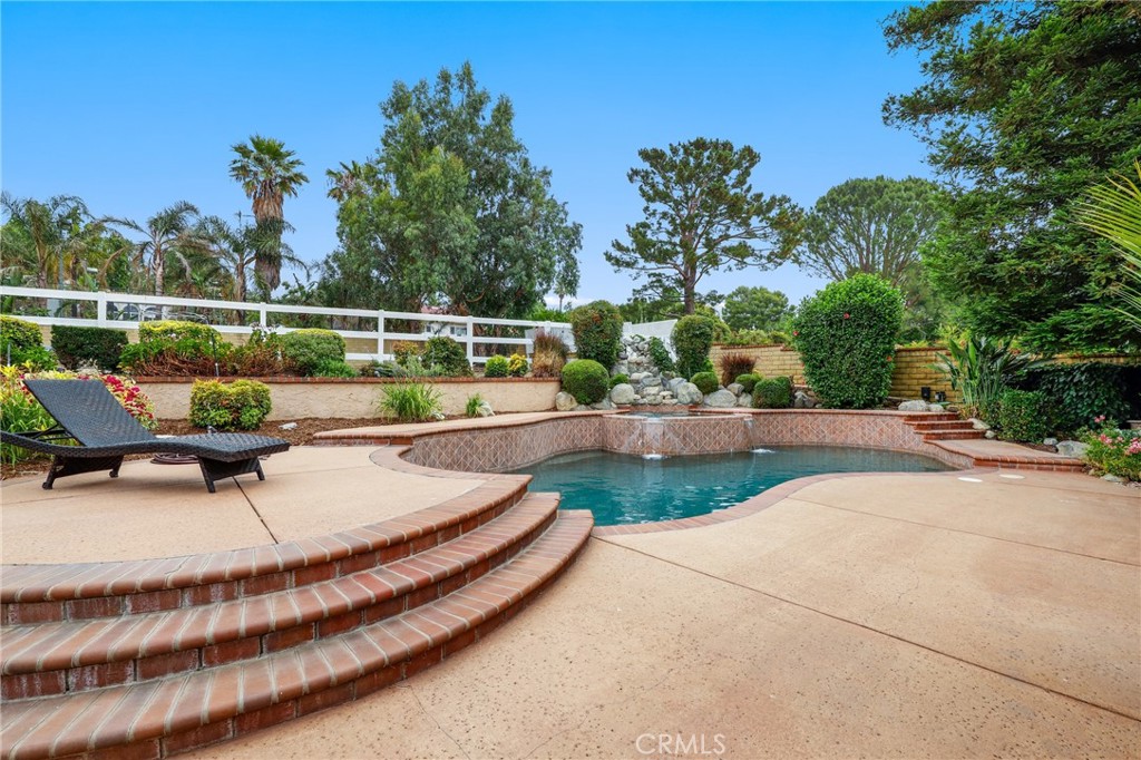 10702 Beechwood Drive Property Photo 3