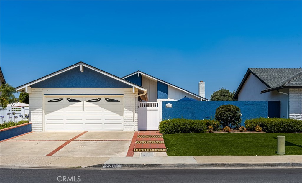 22811 Fortuna Ln