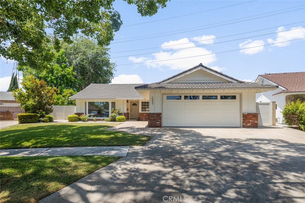 1537 W Laster Avenue Property Photo 1