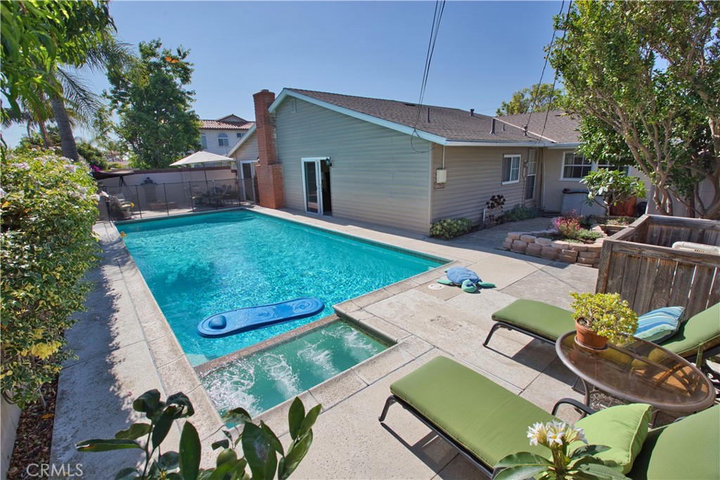 6742 Laurelton Avenue Property Photo 1