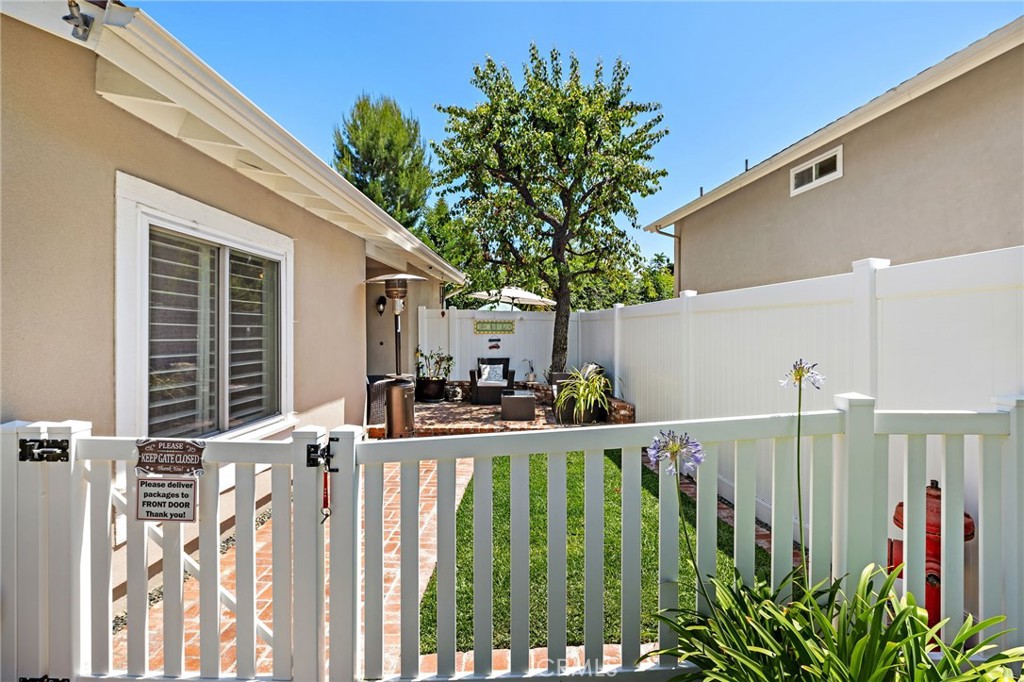 32042 Pleasant Glen Road Property Photo 4