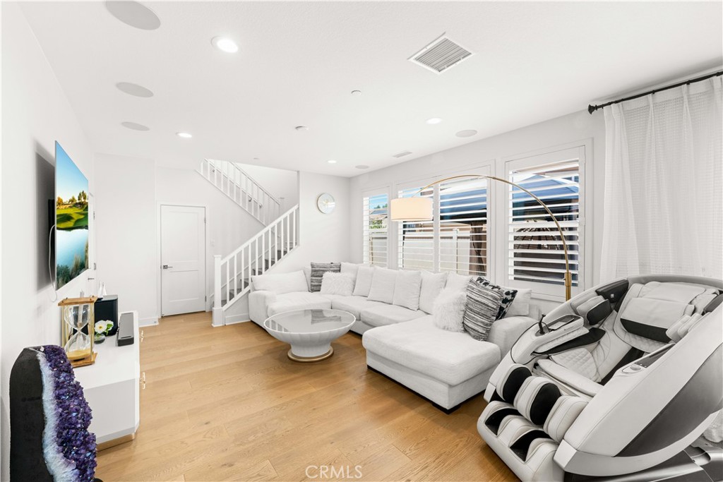 2042 Bluff Road Property Photo 10