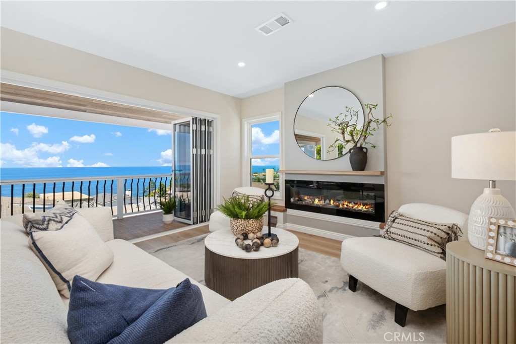 2961 Rounsevel Property Photo 1
