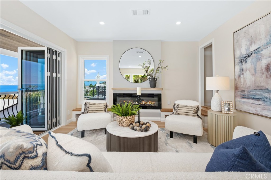 2961 Rounsevel Property Photo 2