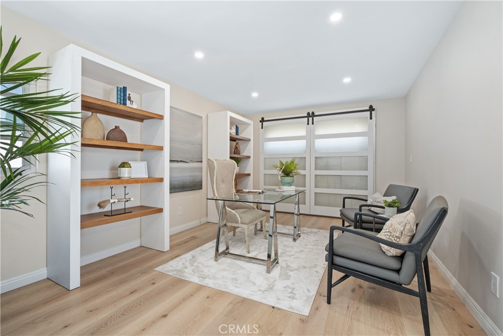 2961 Rounsevel Property Photo 4