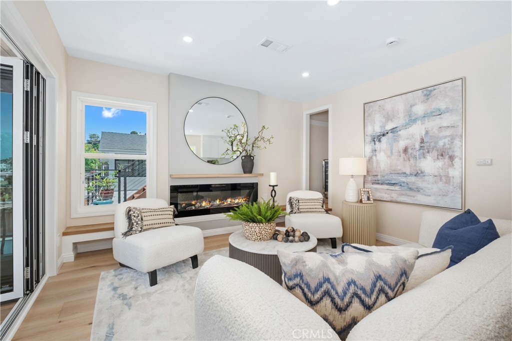2961 Rounsevel Property Photo 8