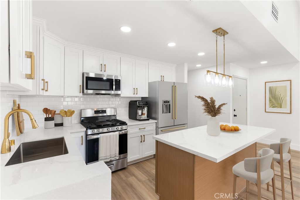 87 Tennessee Street C Property Photo 1