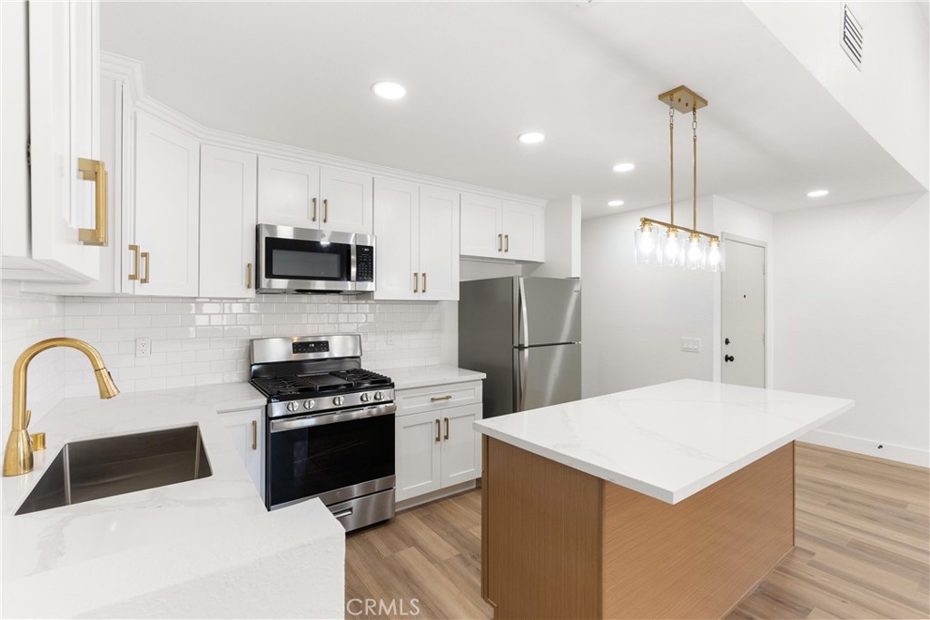 87 Tennessee Street C Property Photo 9